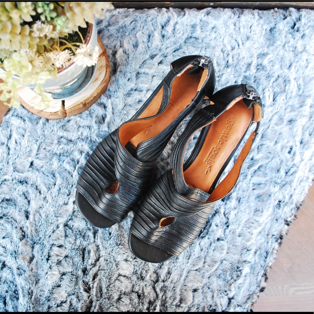 GENTLE SOULS KENNETH KOLE OSAKA RAMA LEATHER HEELS